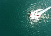 nadir foto lodret nedad trimaran sejlbåd